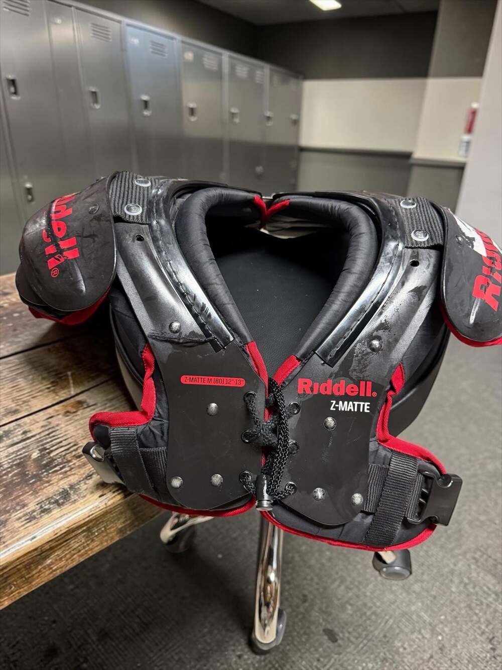 Riddell Z-Matte Youth Football Shoulder Pads, Size Medium (12-13 inch)